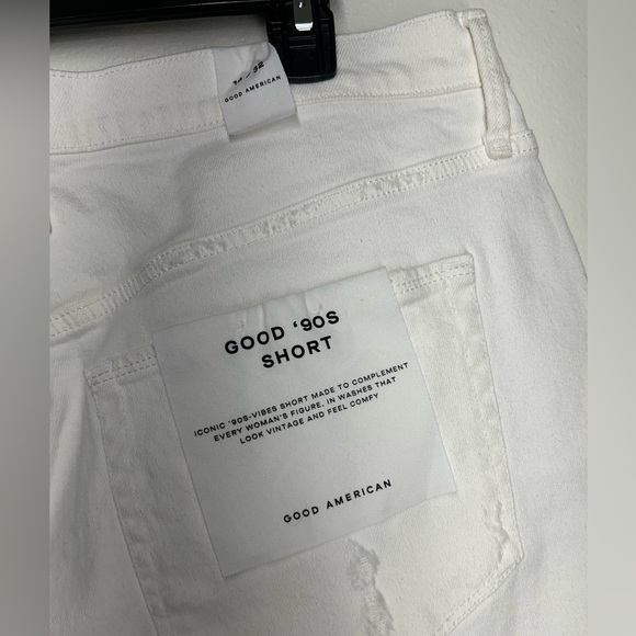 Good American High Rise 5-Pocket Style Distressed 90's Shorts NWT White 14/32‎ - Picture 13 of 16